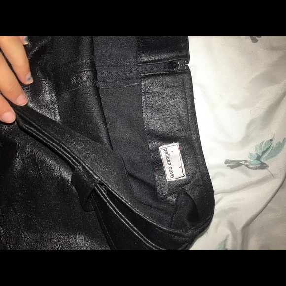 90’s FAUX LEATHER COMFY BLACK BODYCON MINI SKIRT WITH TIE UP BELT - Picture 3 of 6